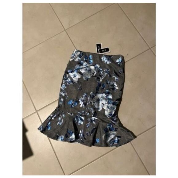 NWT $85 ECI NY Women's Stretchy Pencil Skirt Size Small - Picture 3 of 5
